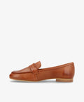 Loafer i kamelfarvet læder fra Shoedesign Copenhagen, set fra siden.