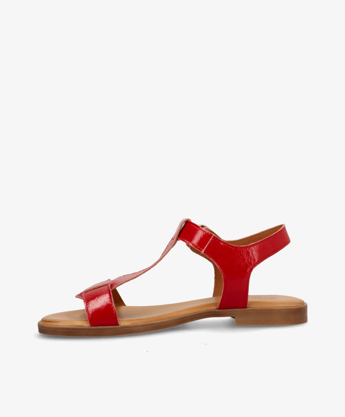 Rød læder sandal fra Shoedesign Copenhagen med flad sål og justerbar rem.