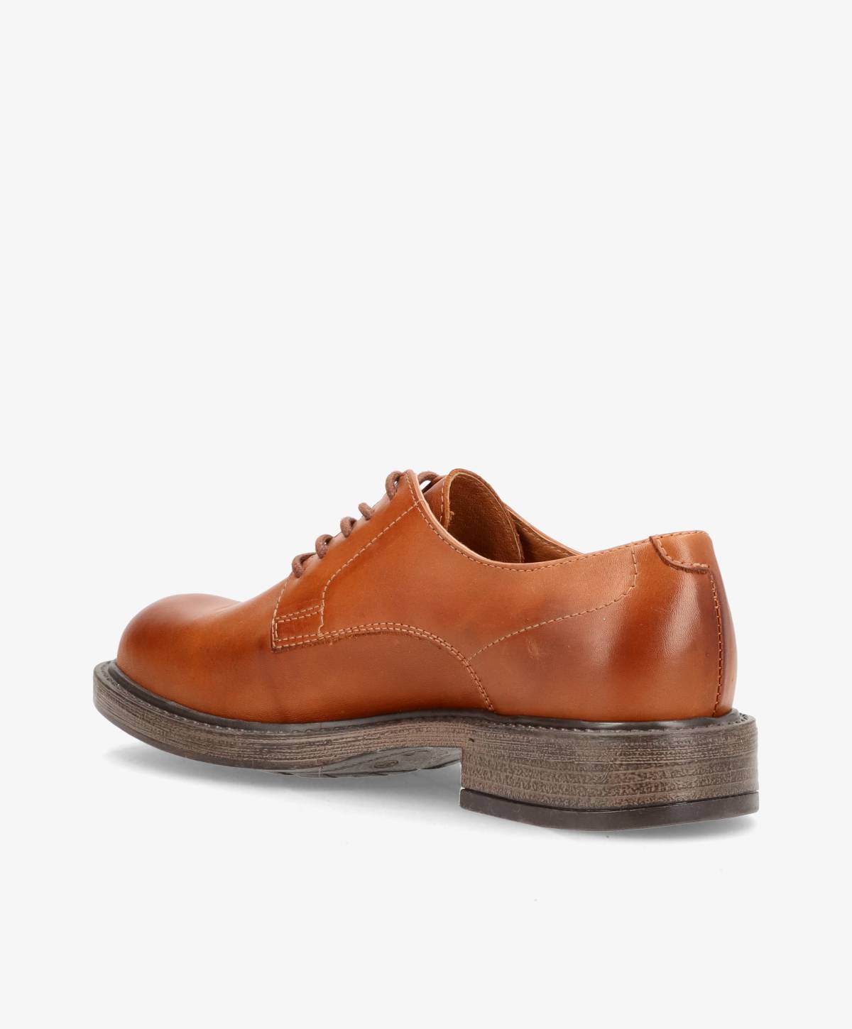 Brun lædersko fra Shoedesign Copenhagen set fra siden, med snørebånd og robust sål.