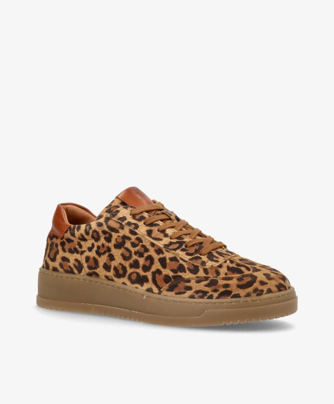 Et par leopardmønstrede sneakers fra Shoedesign Copenhagen med brune læderdetaljer og gummisål.