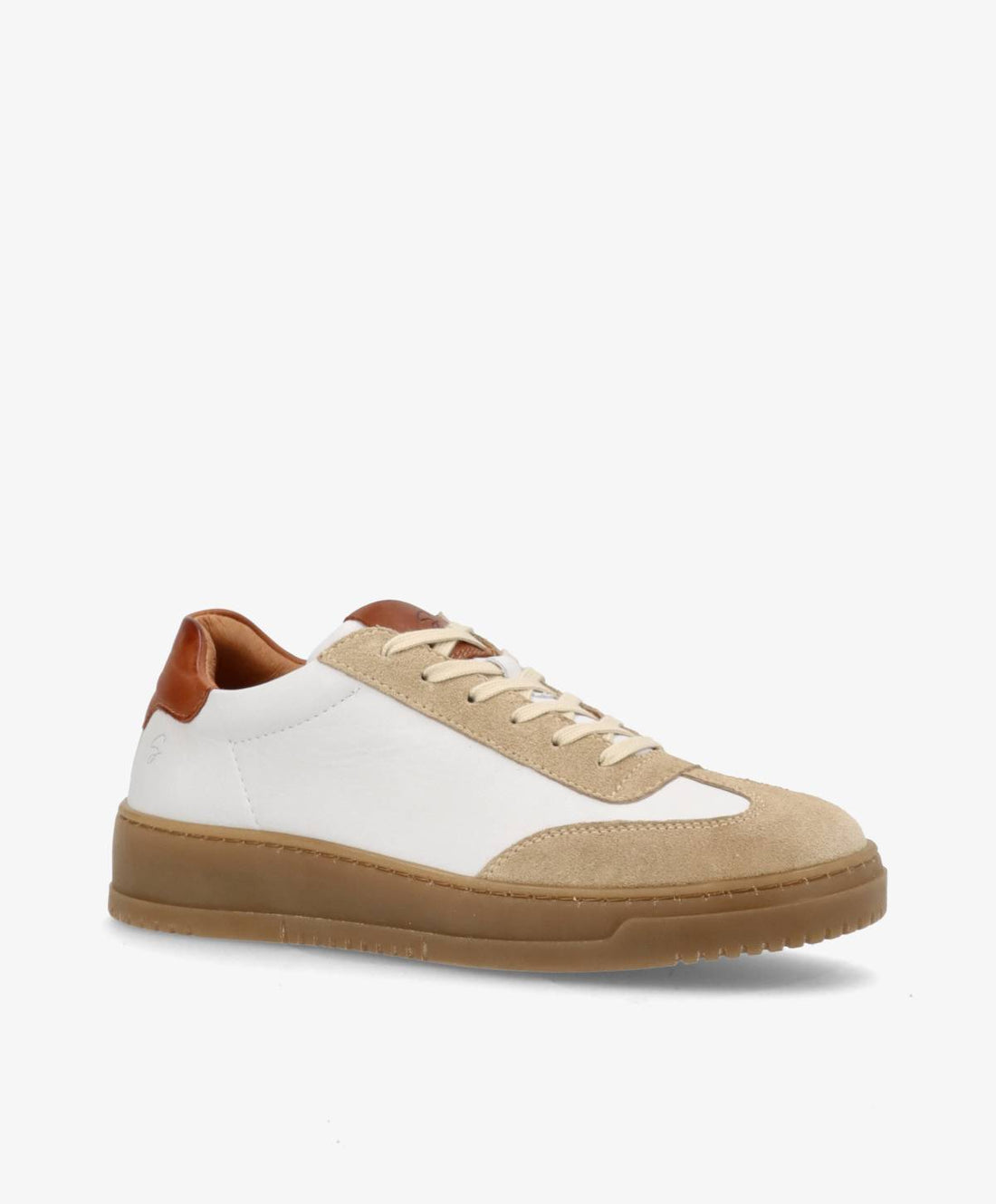 Hvid og beige sneaker fra Shoedesign Copenhagen med brun hæl og gummisål.