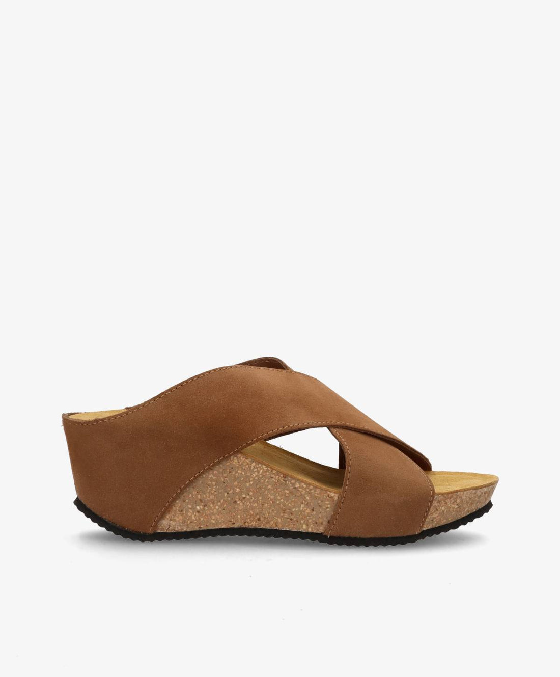 Brun sandal med kilehæl fra Shoedesign Copenhagen, lavet af ruskind med krydsede stropper og korksål.