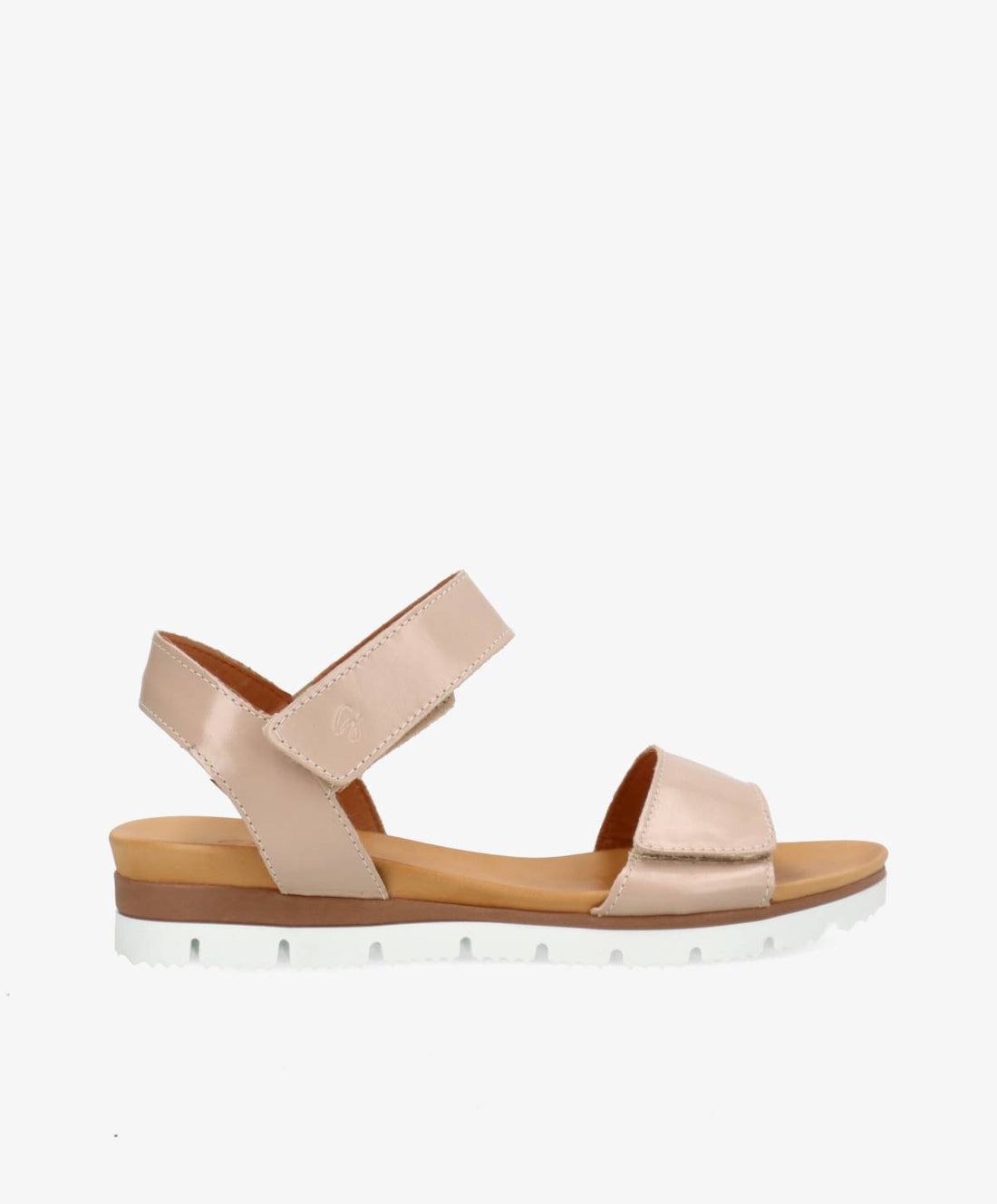 Beige sandaler fra Shoedesign Copenhagen med justerbar rem og hvid sål.