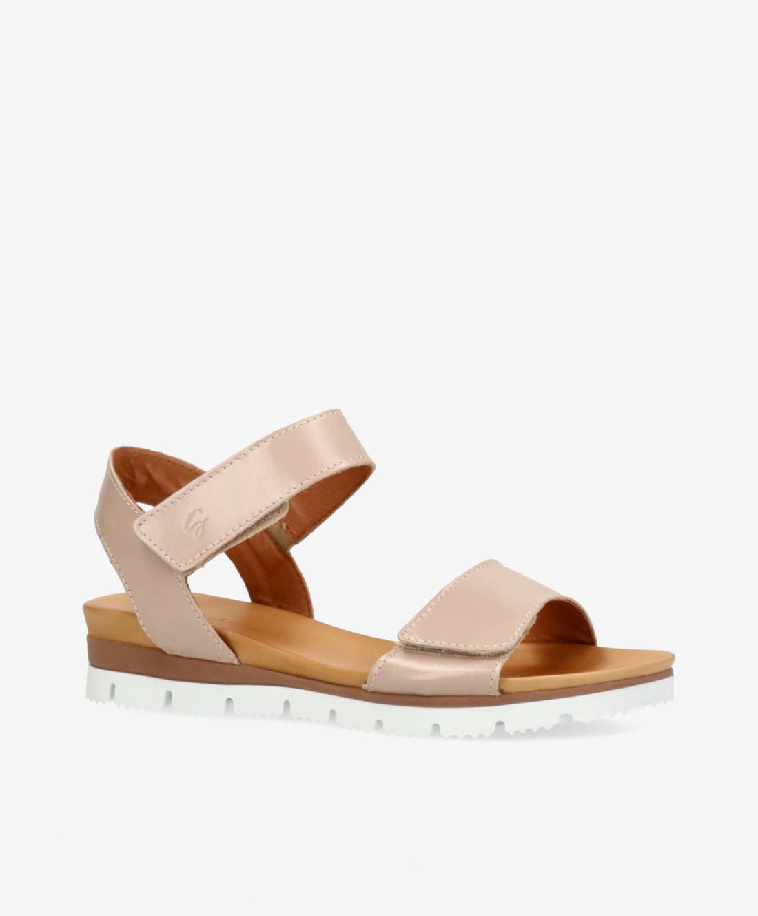 Beige sandaler fra Shoedesign Copenhagen med justerbar rem og hvid sål.