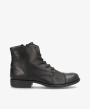 Sort læderstøvle fra Shoedesign Copenhagen med snørebånd og lynlås på siden.