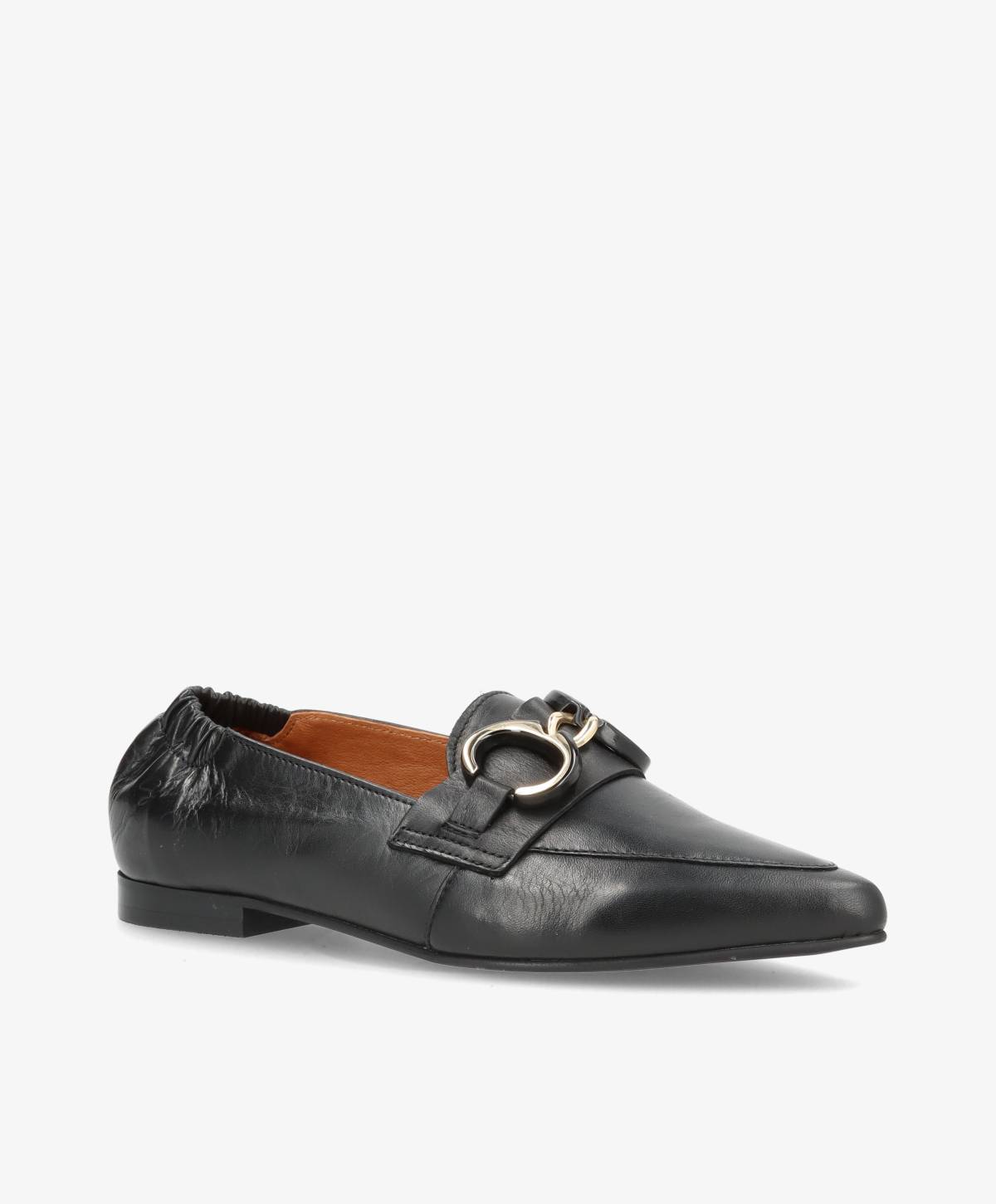Sort læderloafer fra Shoedesign Copenhagen med dekorativt metalspænde.