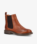 Brun læderstøvle fra Shoedesign Copenhagen med elastiske sidepaneler og lav hæl.