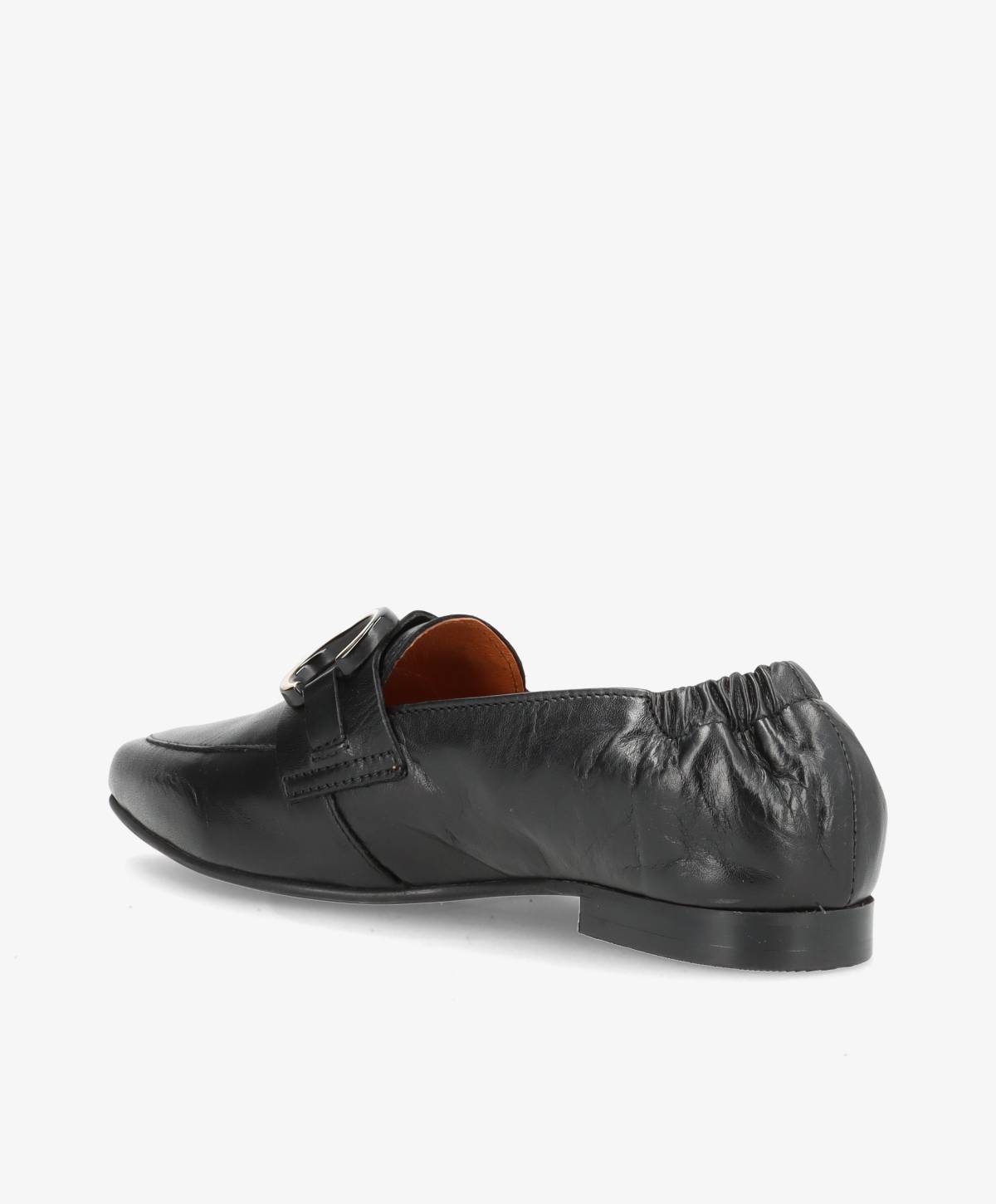 Sort læderloafer fra Shoedesign Copenhagen med elastisk hæl og dekorativ spænde.