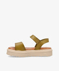 Sandaler fra Shoedesign Copenhagen i olivengrøn læder med tyk, beige sål.