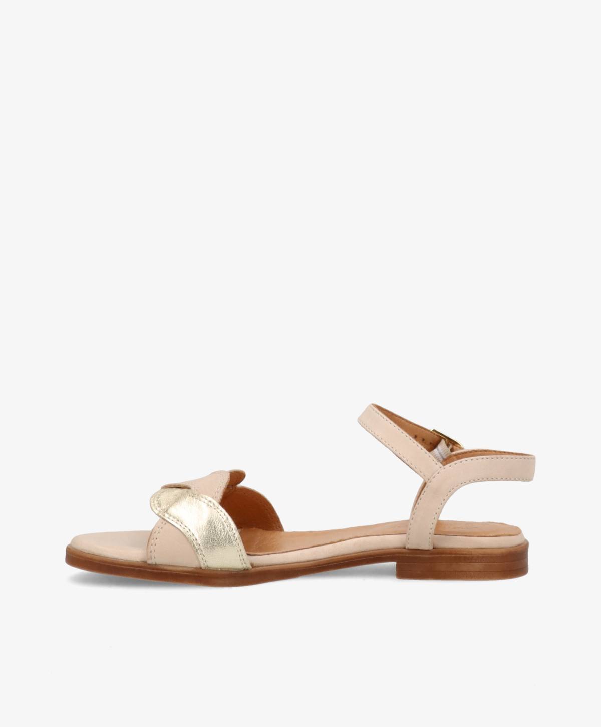 Sandaler fra Shoedesign Copenhagen i beige og guld med lav hæl og ankelrem.
