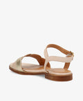 Beige og grøn sandal fra Shoedesign Copenhagen med lav hæl og justerbar rem.
