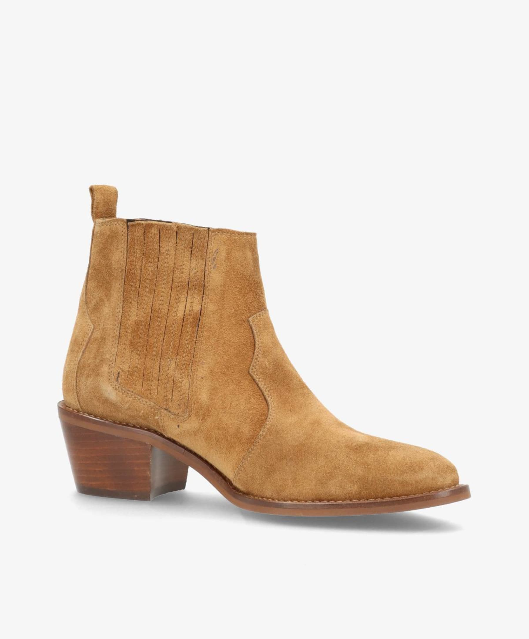 Brun ruskindsstøvle med lav hæl fra Shoedesign Copenhagen.
