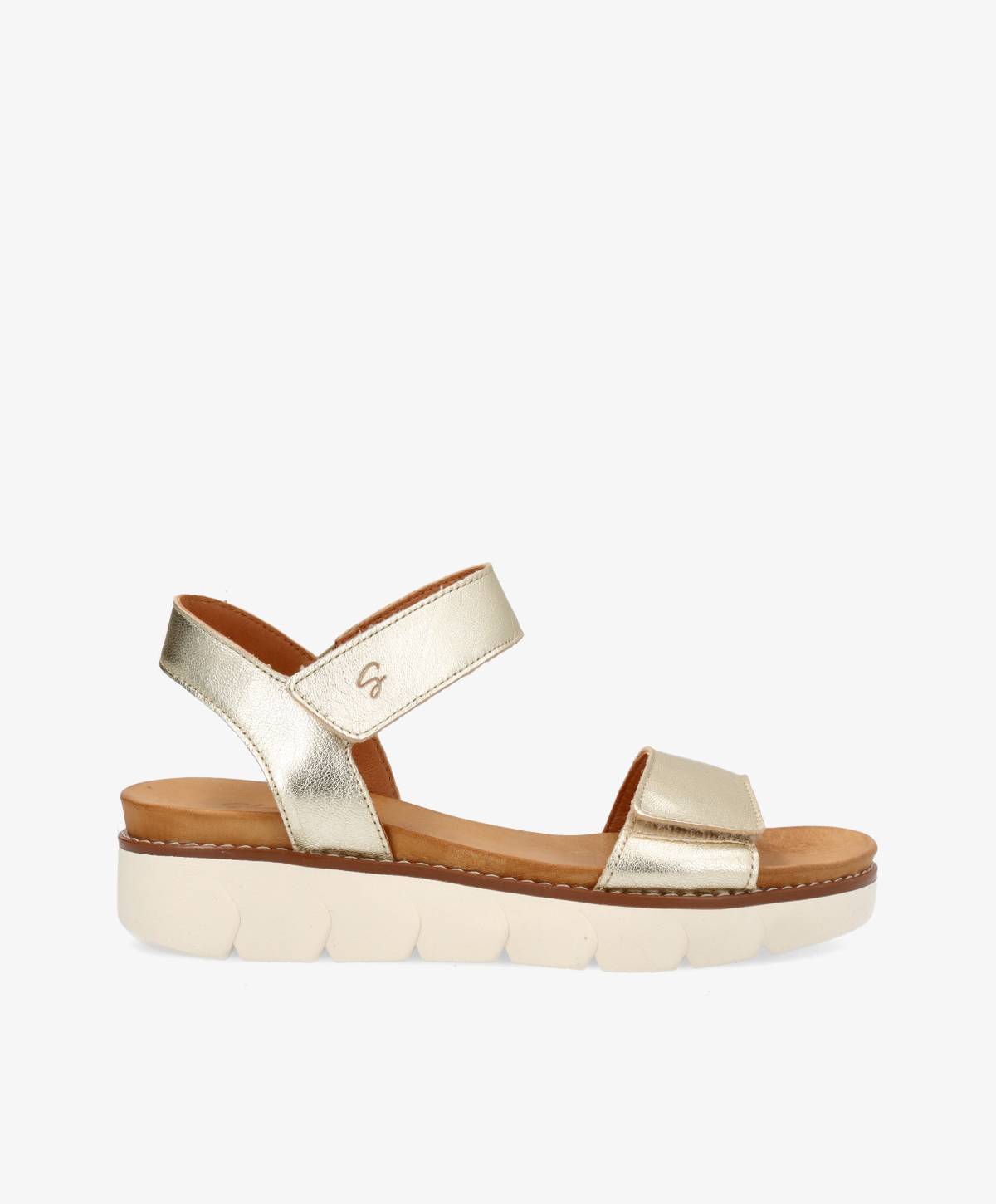Guld sandaler fra Shoedesign Copenhagen med hvid sål og justerbare stropper.