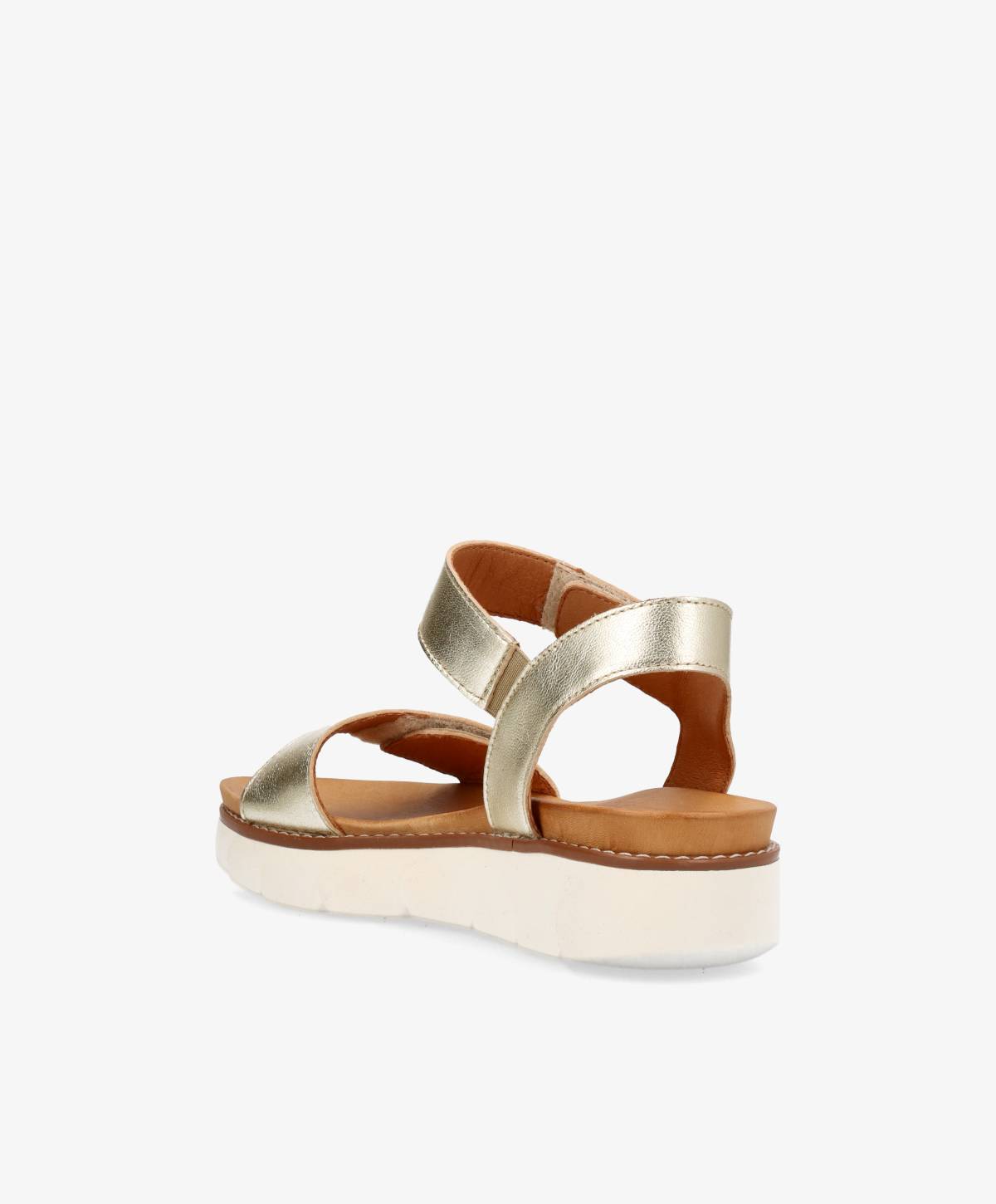 Guld sandaler fra Shoedesign Copenhagen med krydsremme og hvid sål.