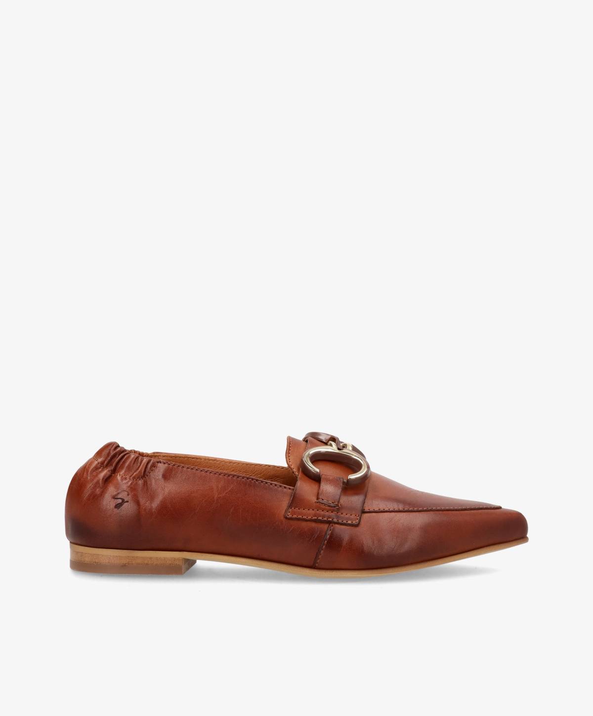 Brun lædersko fra Shoedesign Copenhagen med dekorativ spænde og flad sål.