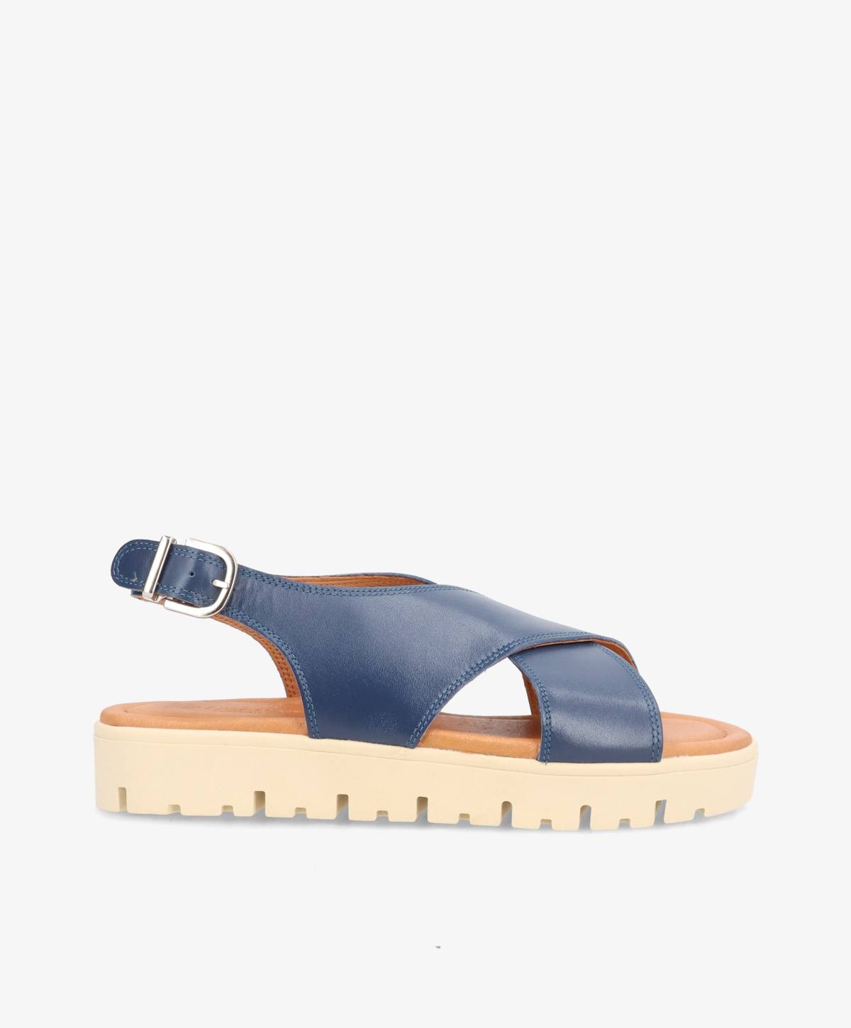 Blå lædersandal med krydsremme og justerbar spænde fra Shoedesign Copenhagen, flad sål med rillede detaljer.