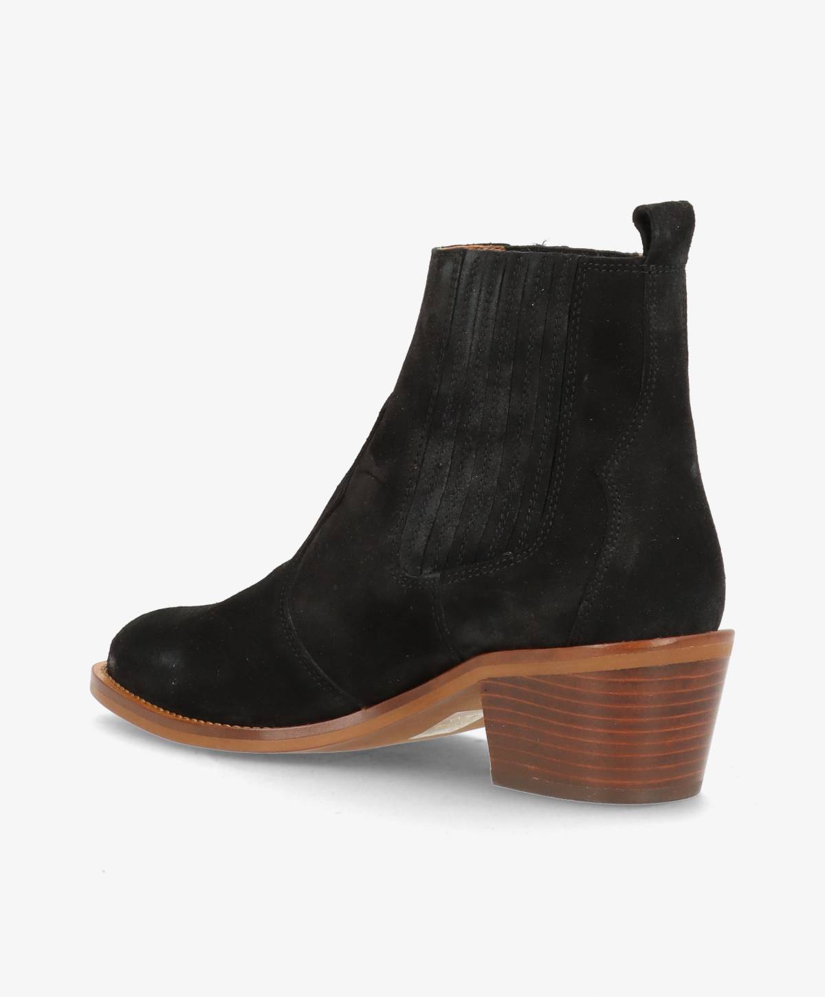 Sort ankelstøvle fra Shoedesign Copenhagen med brun hæl og elastiske paneler på siden.