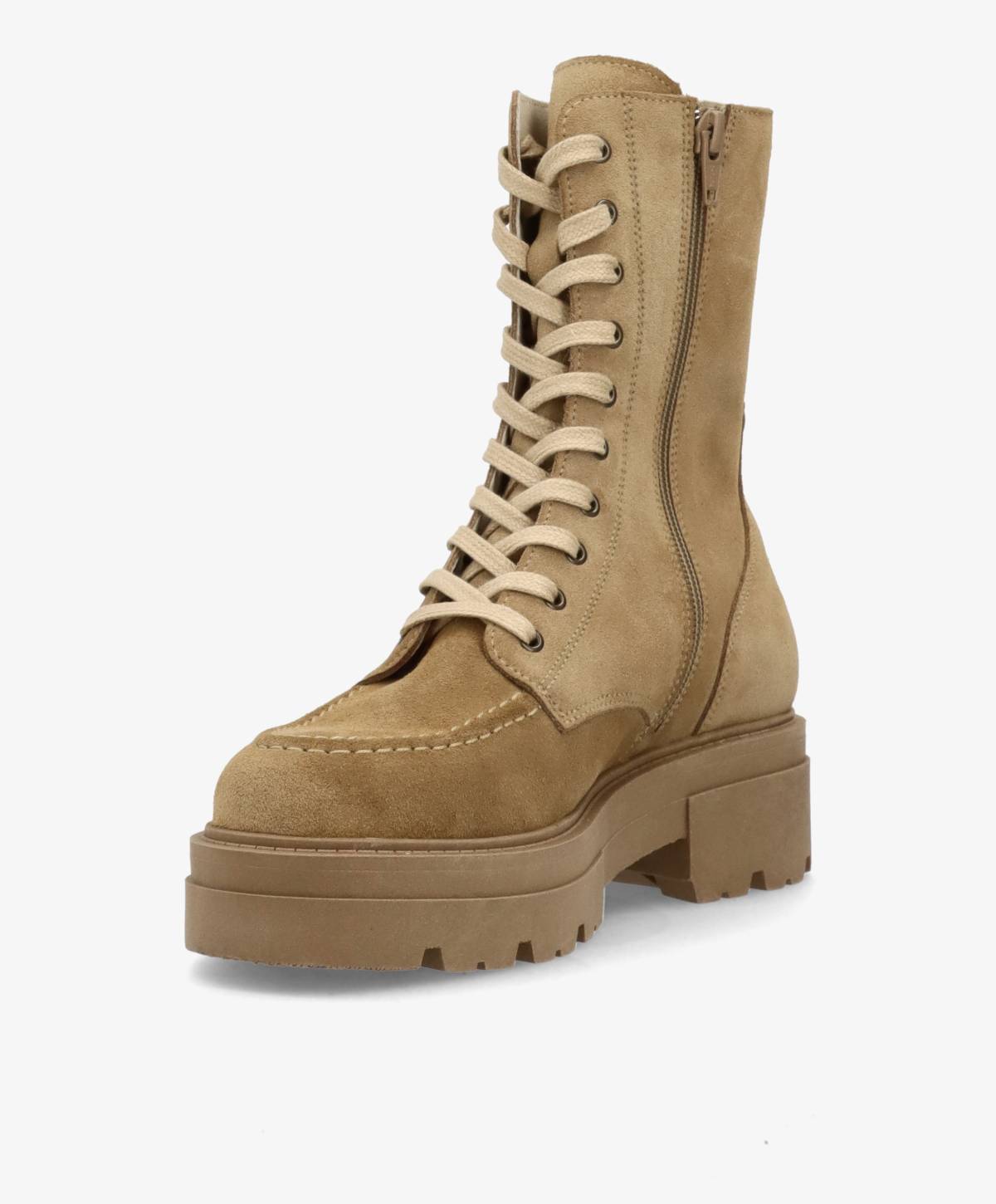 Beige støvle fra Shoedesign Copenhagen med snørebånd og lynlås på siden, tyk sål og rund tå.