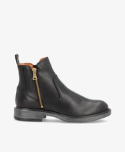 Sort ankelstøvle fra Shoedesign Copenhagen med lynlås på siden og lav hæl.