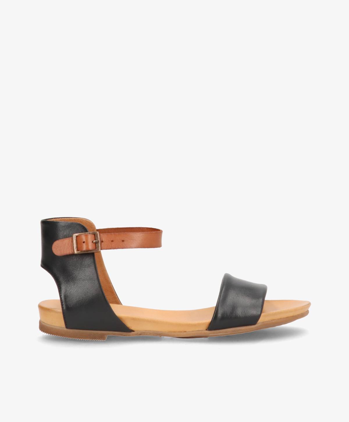 Sort læder sandal fra Shoedesign Copenhagen med ankelrem og flad sål.