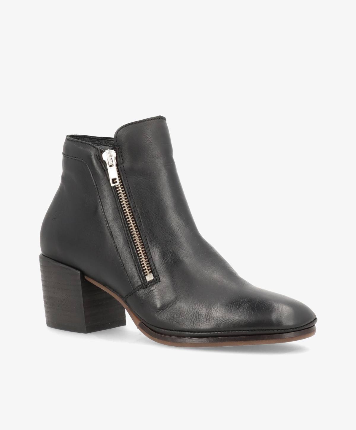 Sort ankelstøvle fra Shoedesign Copenhagen med lynlås og blokhæl.