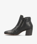 Sort læderstøvle med lynlås og blokhæl fra Shoedesign Copenhagen.