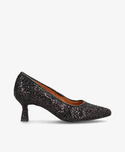 Sort glitrende pumps fra Shoedesign Copenhagen med lav hæl.