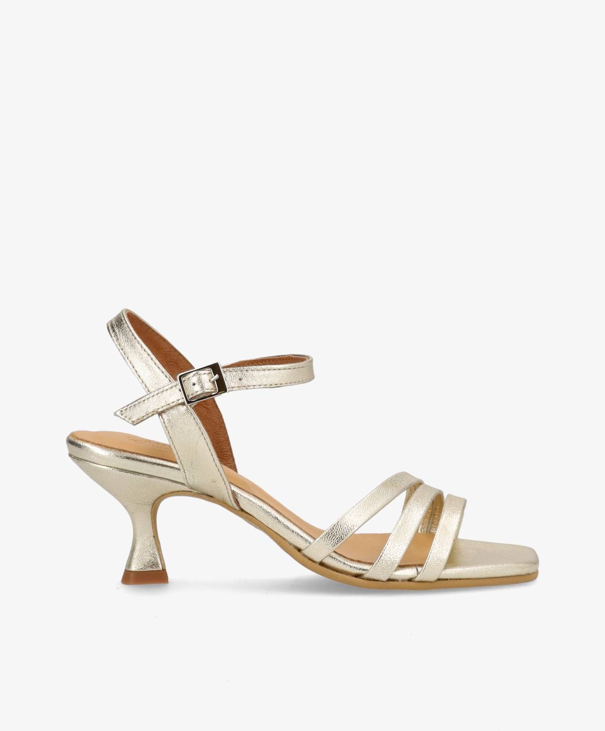 Guld pumps fra Shoedesign Copenhagen med remme og spænde.