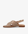 Beige sandal fra Shoedesign Copenhagen med krydsede remme og justerbar hælrem.