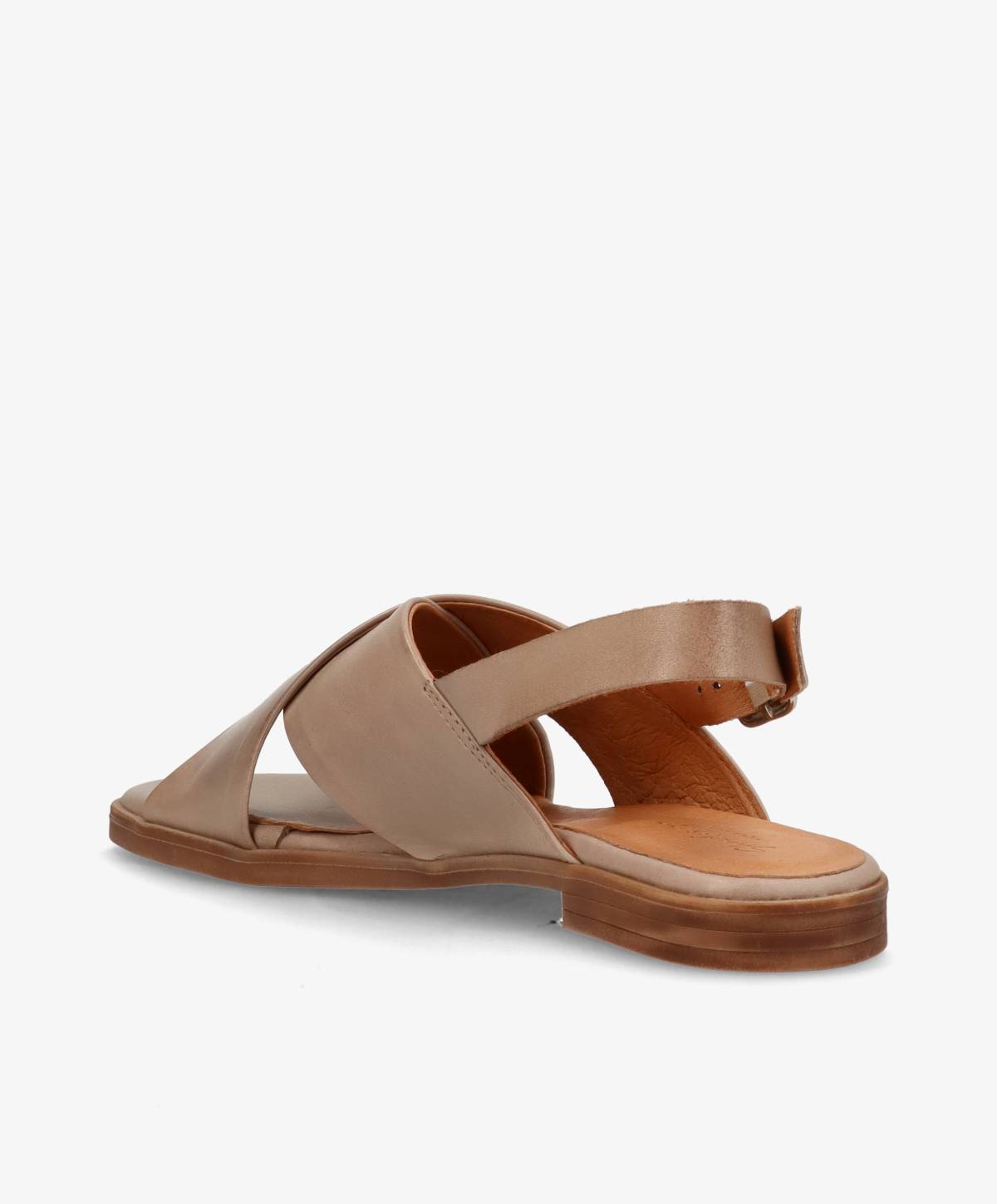 Beige sandal fra Shoedesign Copenhagen med krydsede remme og justerbar hælrem.