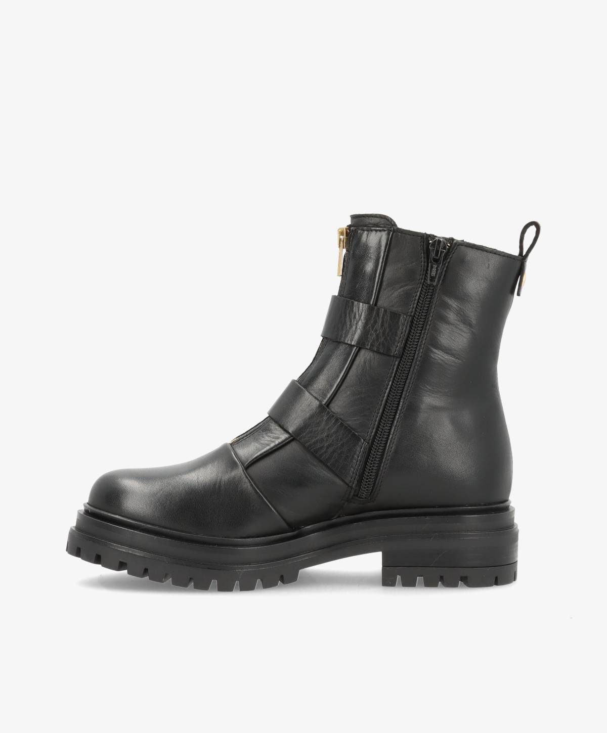 Sort støvle fra Shoedesign Copenhagen med lynlås og stropdetaljer.