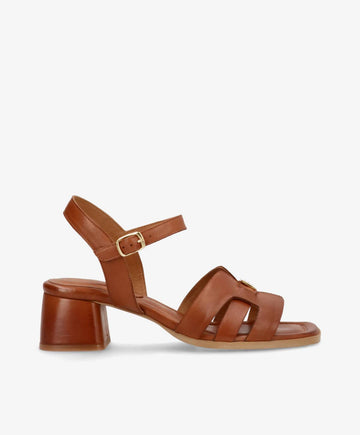 Brun lædersandal med blokhæl og justerbar rem fra Shoedesign Copenhagen.